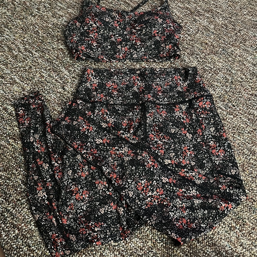 BCBGenetation padded sports bra and leggings. bra size small bottom size medium - Picture 3 of 4